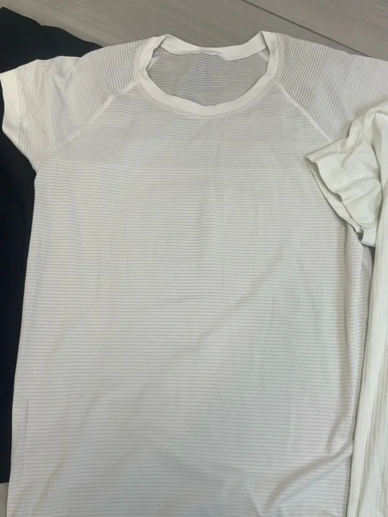 Lululemon + Basic Athletic 3 Pack BUNDLE Short Sleeve Running Shirts Sz M/L - Picture 4 of 10